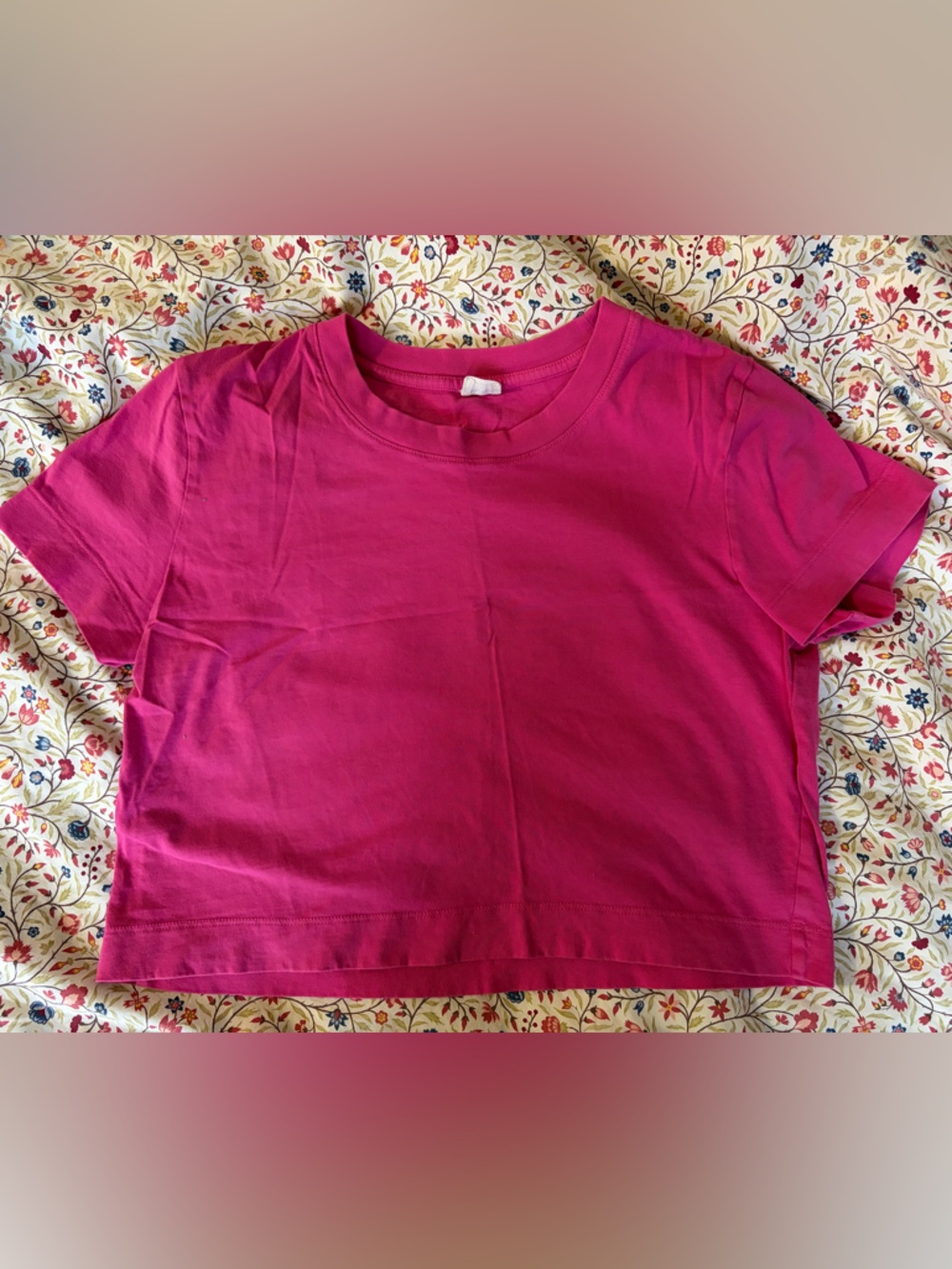 Wilfred Short-Sleeve Crewneck Cropped Tee - Fuchsia Pink 100% Cotton